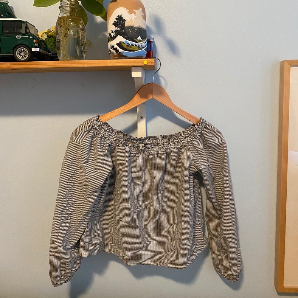 Brandy Melville off the shoulder top